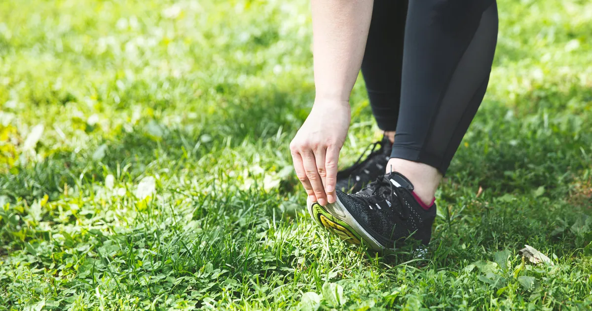 A runner getting ready for a training run